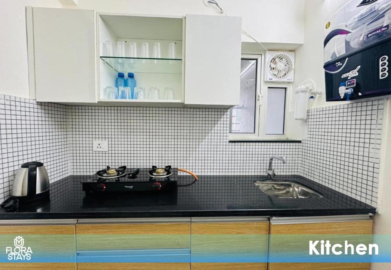 1br Service Aprt In Malad