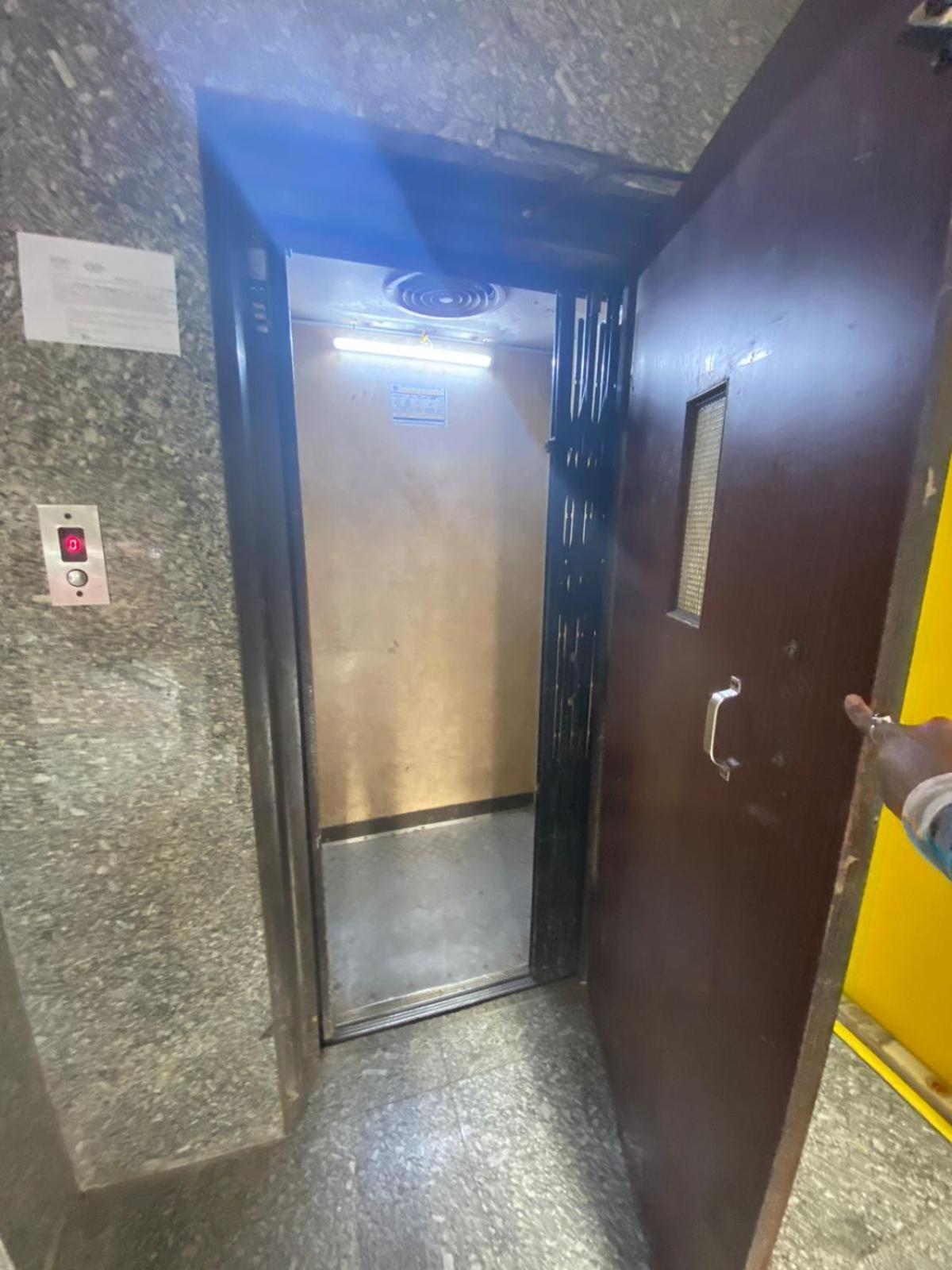 Apartment 2 Bed 2 Bath Prime Bandra Sea Views 5 *