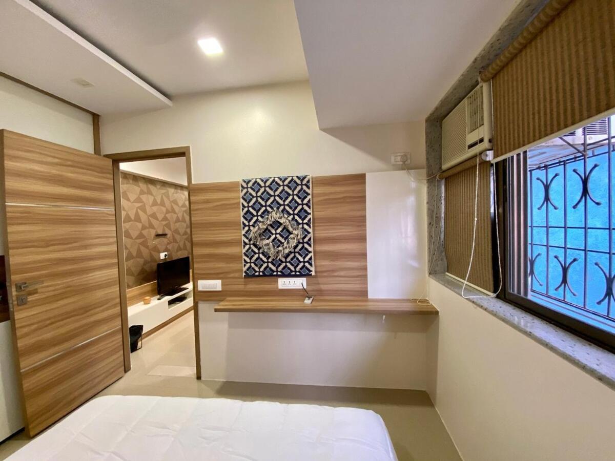 Chic Pad In Bandra West Apartment Mumbai
