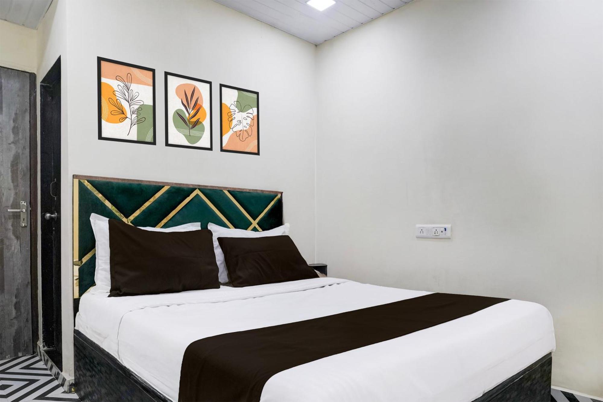 Hotel O Big Rahat Palace Bombaim