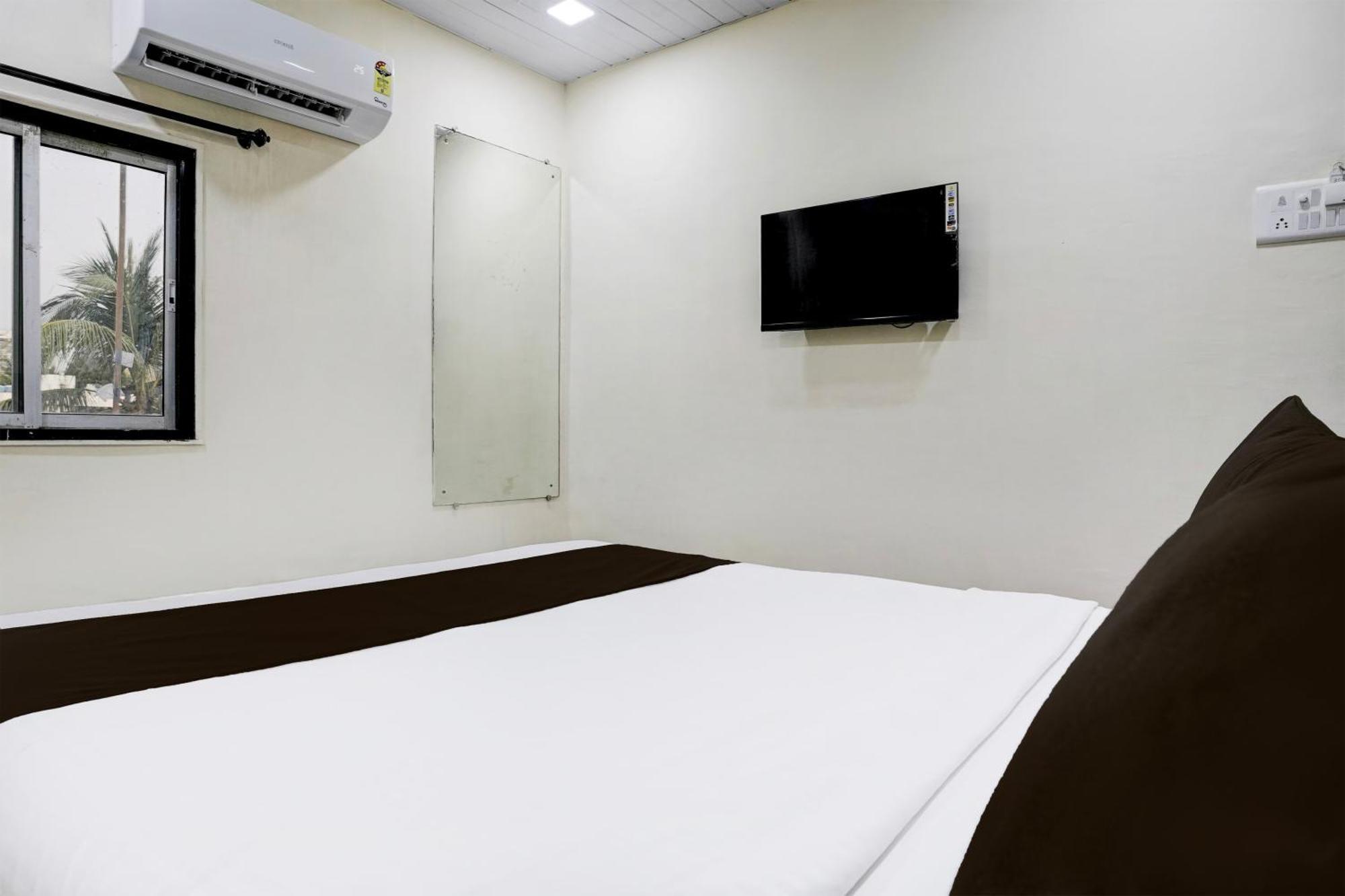 Hotel O Big Rahat Palace Bombaim