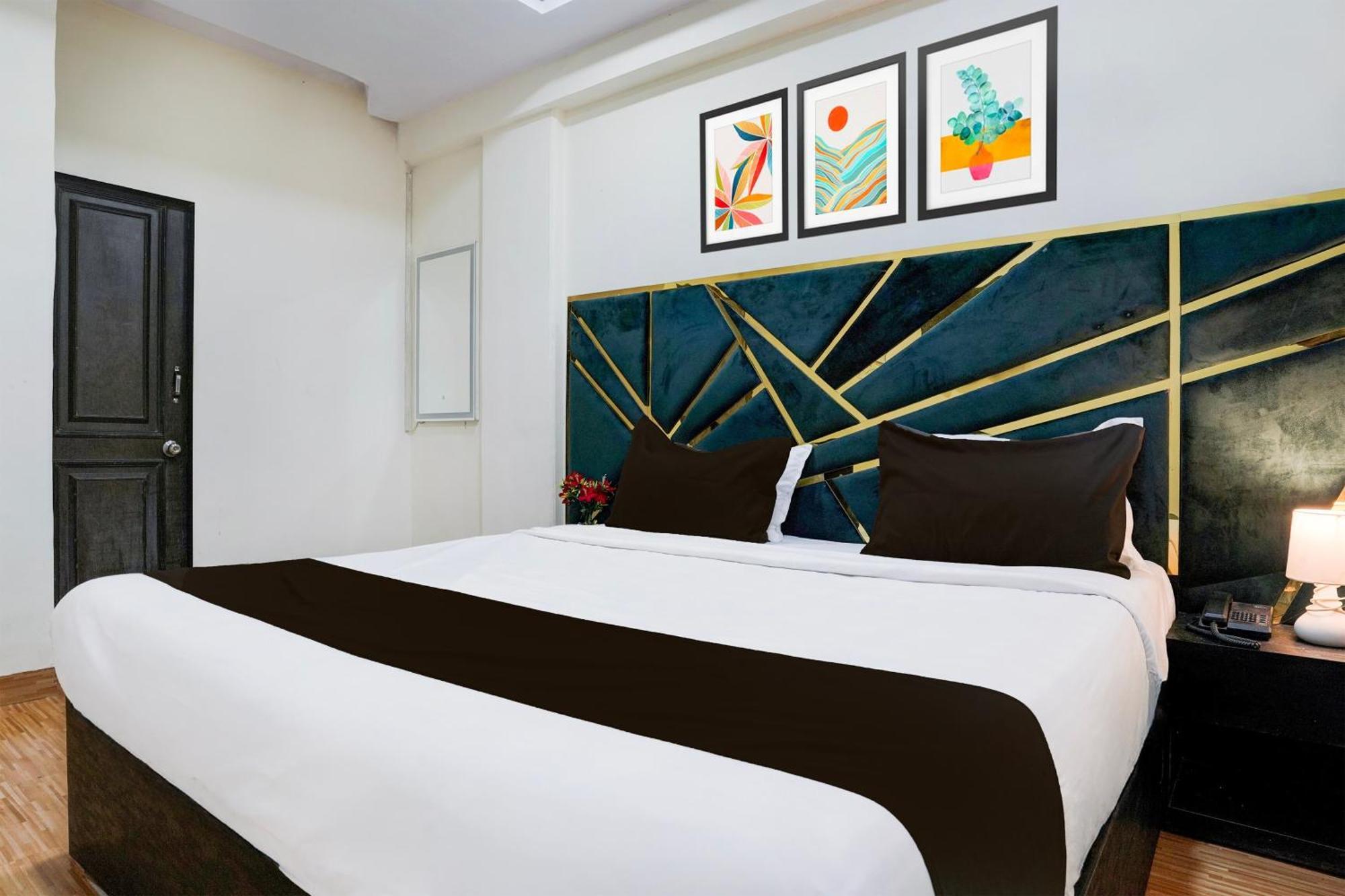 Hotel O Big Rahat Palace Bombaim