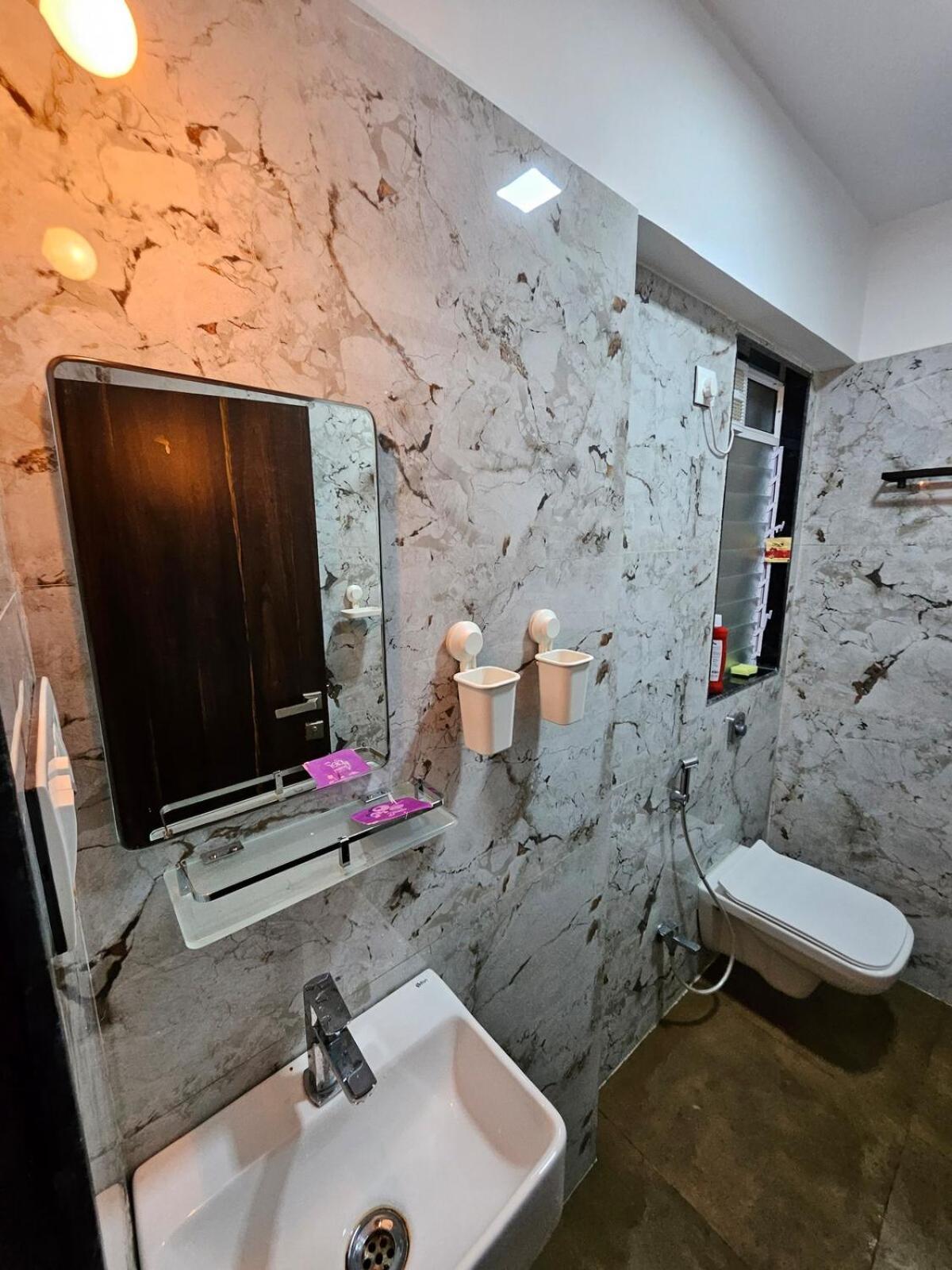 Bandra Bloom- Spacious1bhk Near Lilavati&bandstand Mumbai