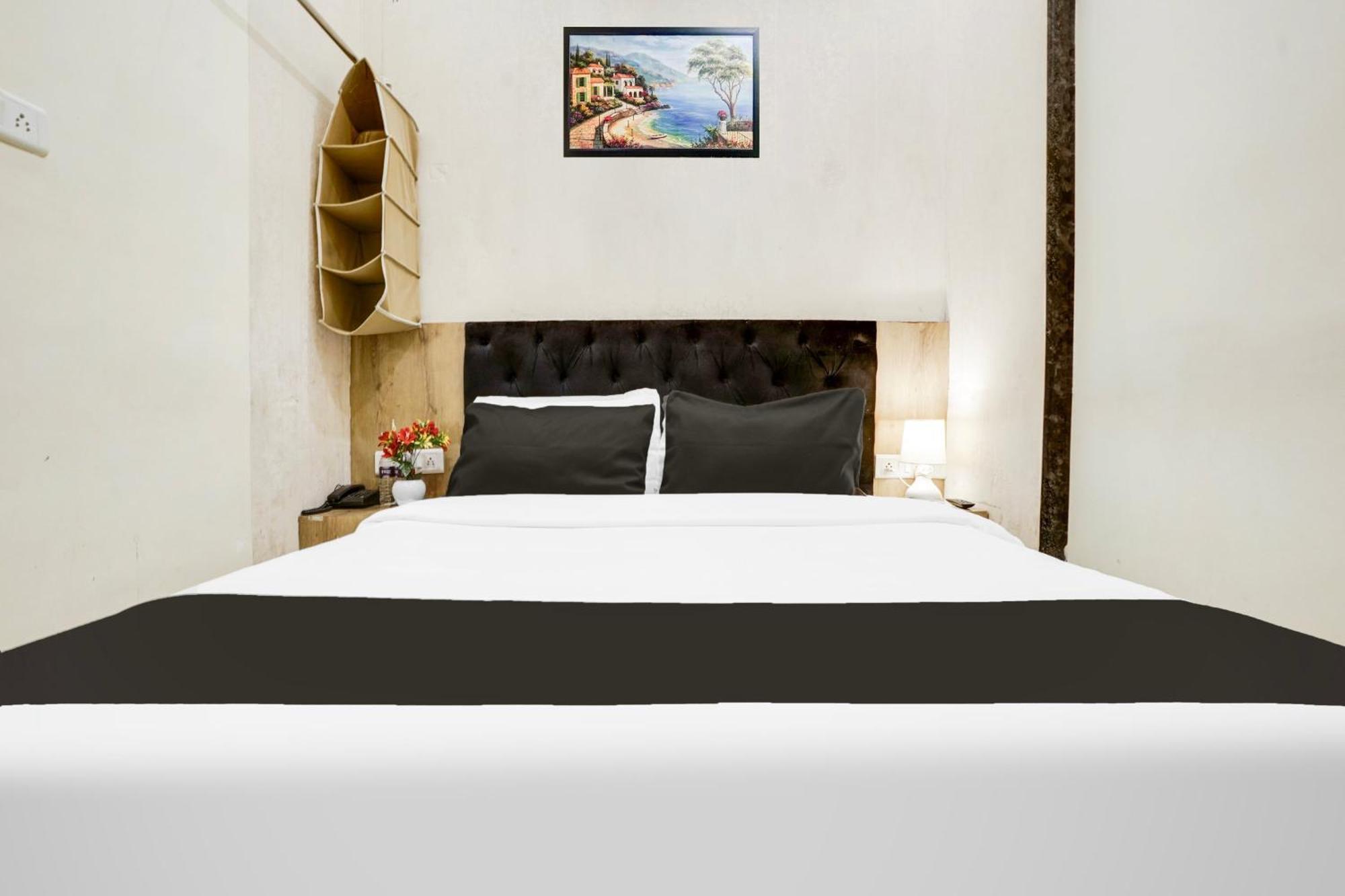 Hotel Super Collection O Parle Formerly Freedom Star