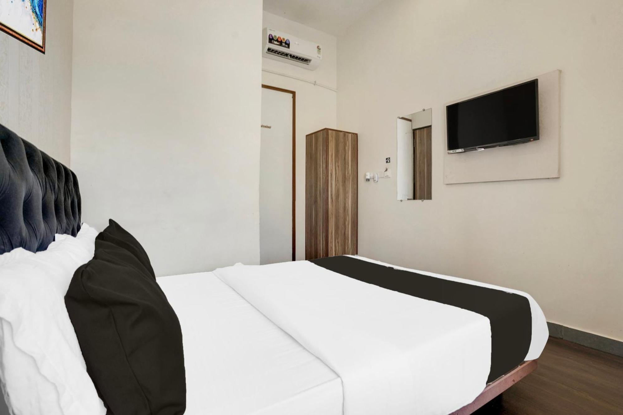 Hotel Super Collection O Parle Formerly Freedom Star Bombaim
