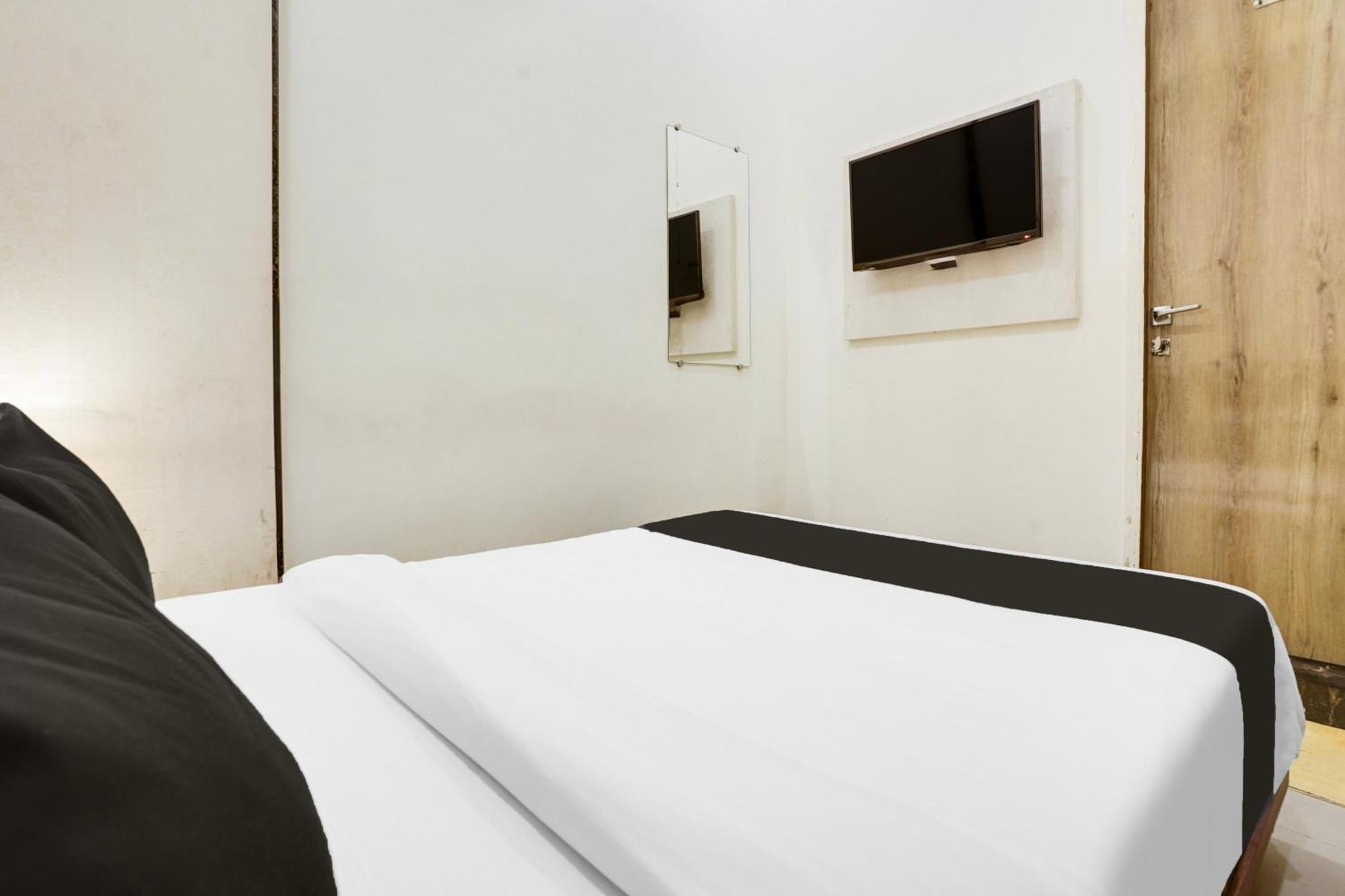 Hotel Super Collection O Parle Formerly Freedom Star