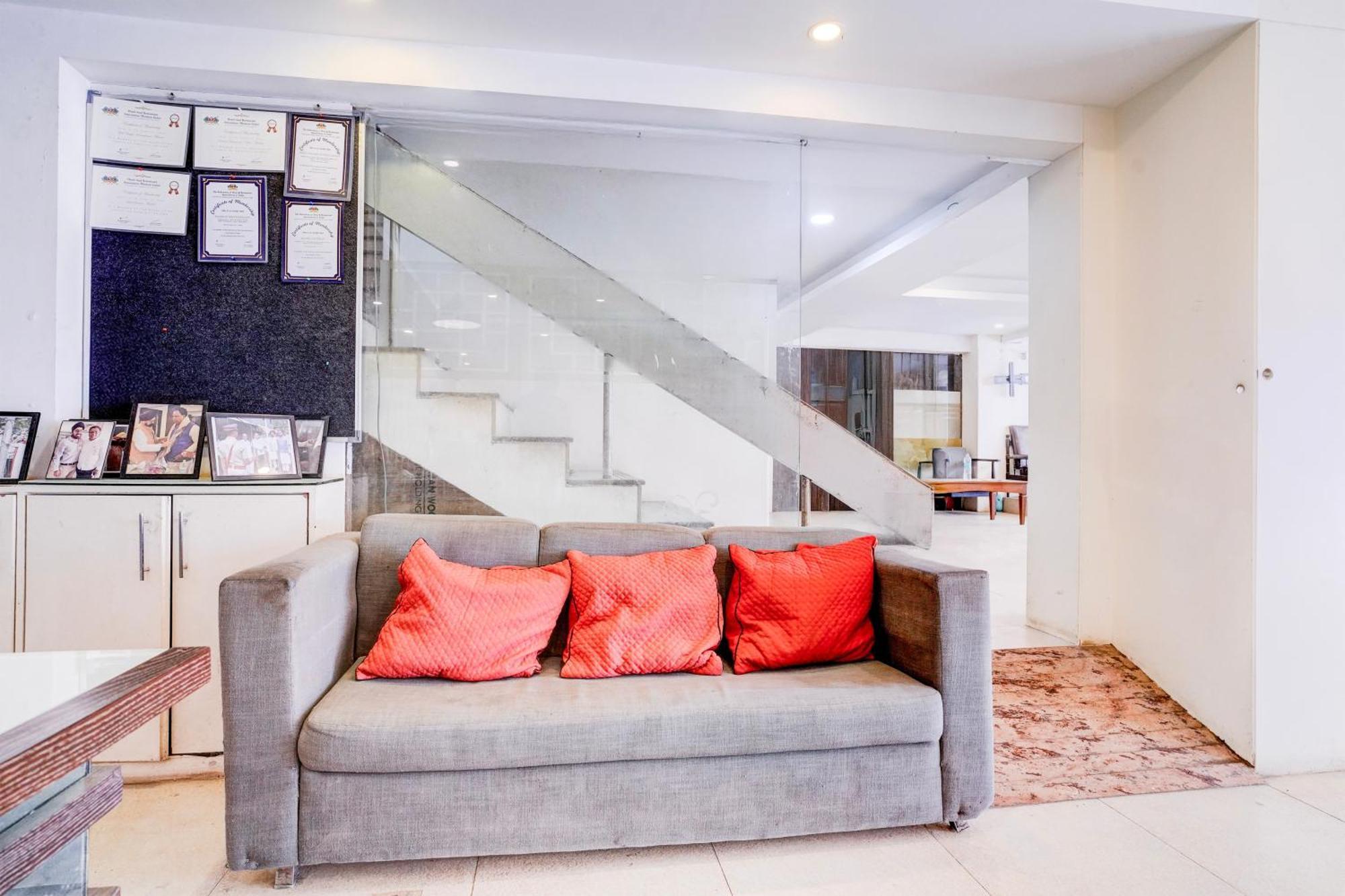 Super Townhouse Khar The Unicontinental
