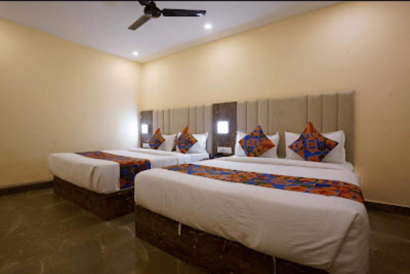 Crystal Goregaon West 4*