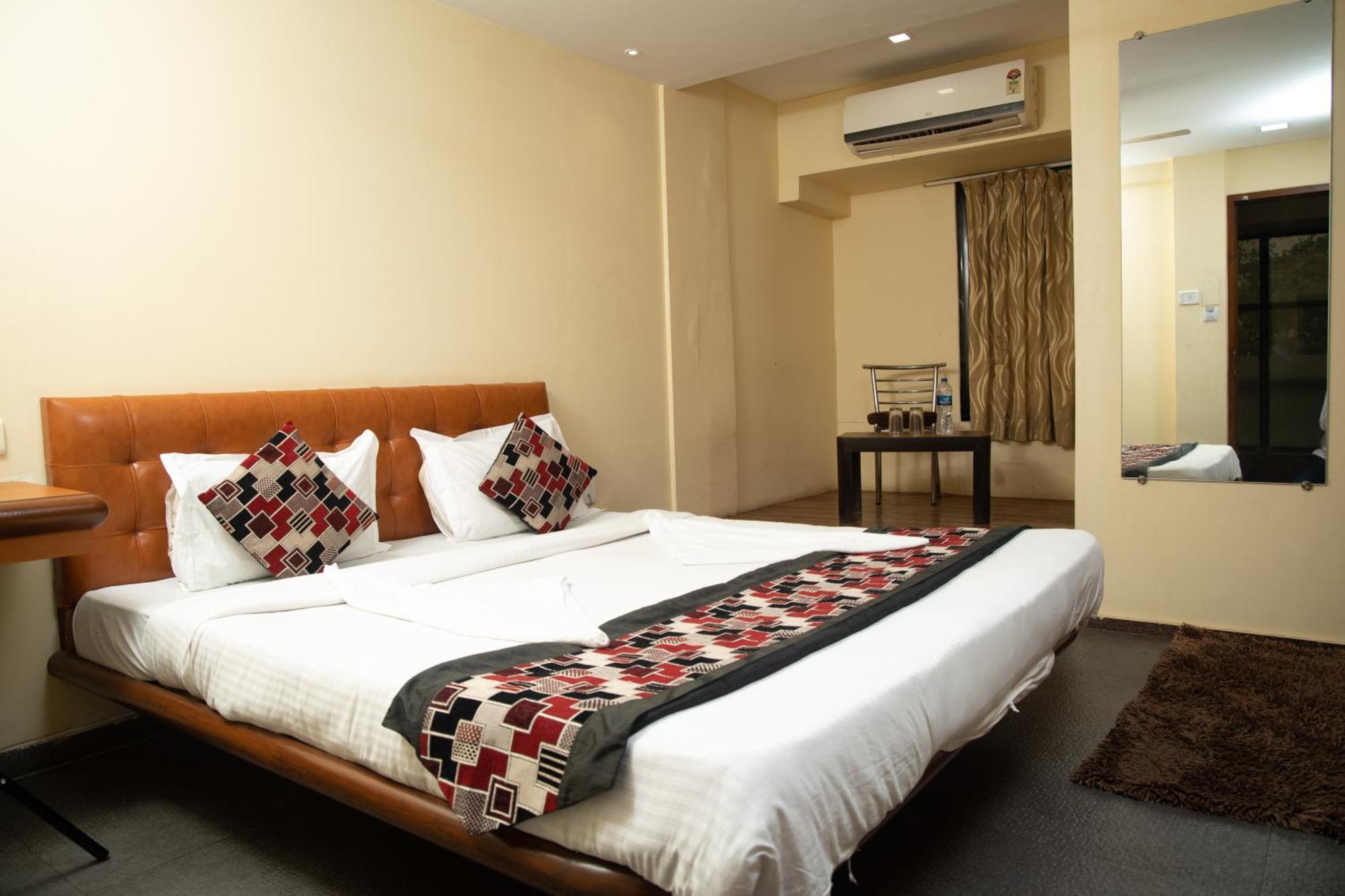 Hotel Jayshree By Anantaay Near Domestic Airport 3*