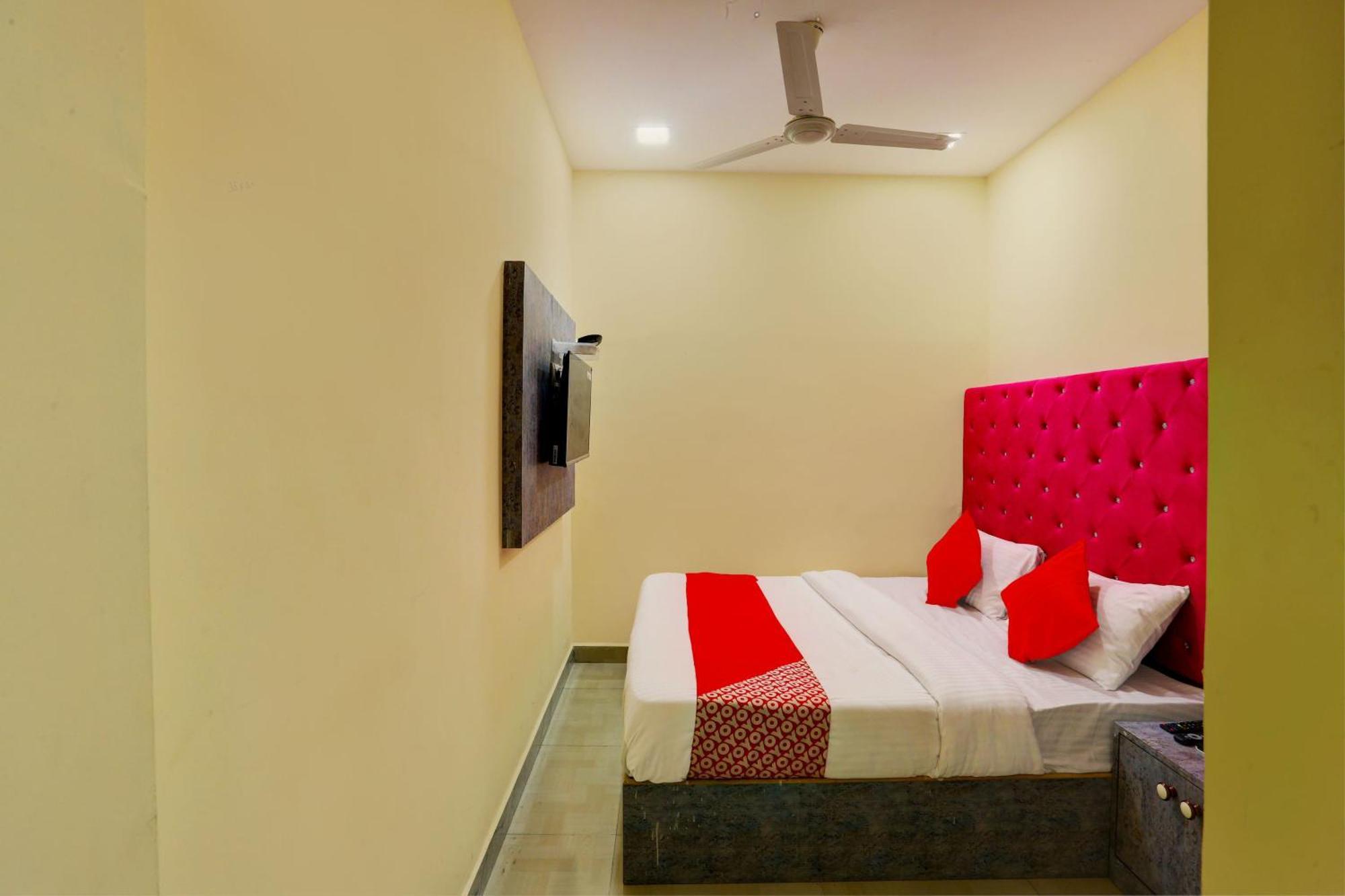 Collection O Goregaon West Hotel Mumbai