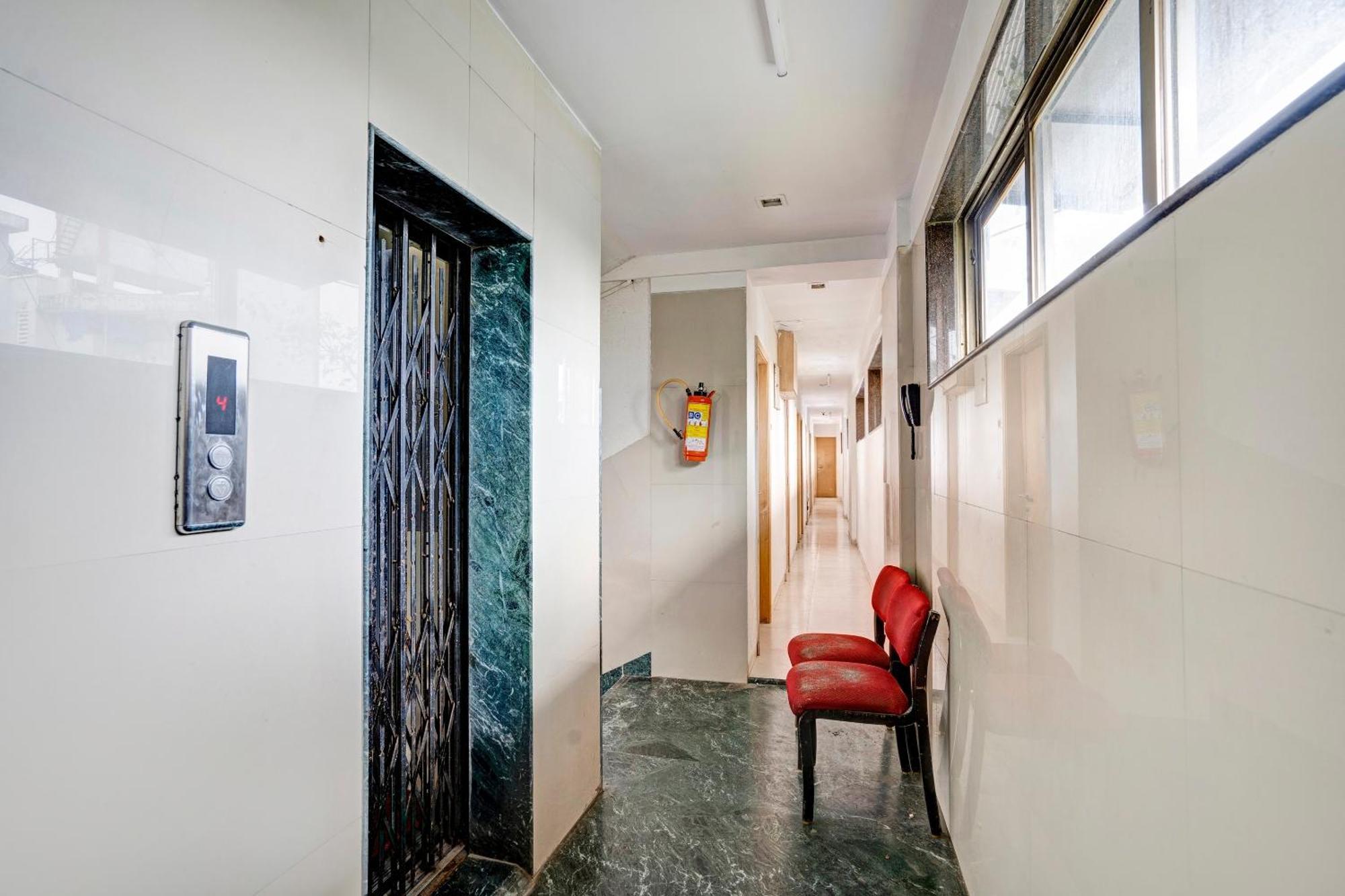O Delight Near Andheri Railway Station Hotel 4*