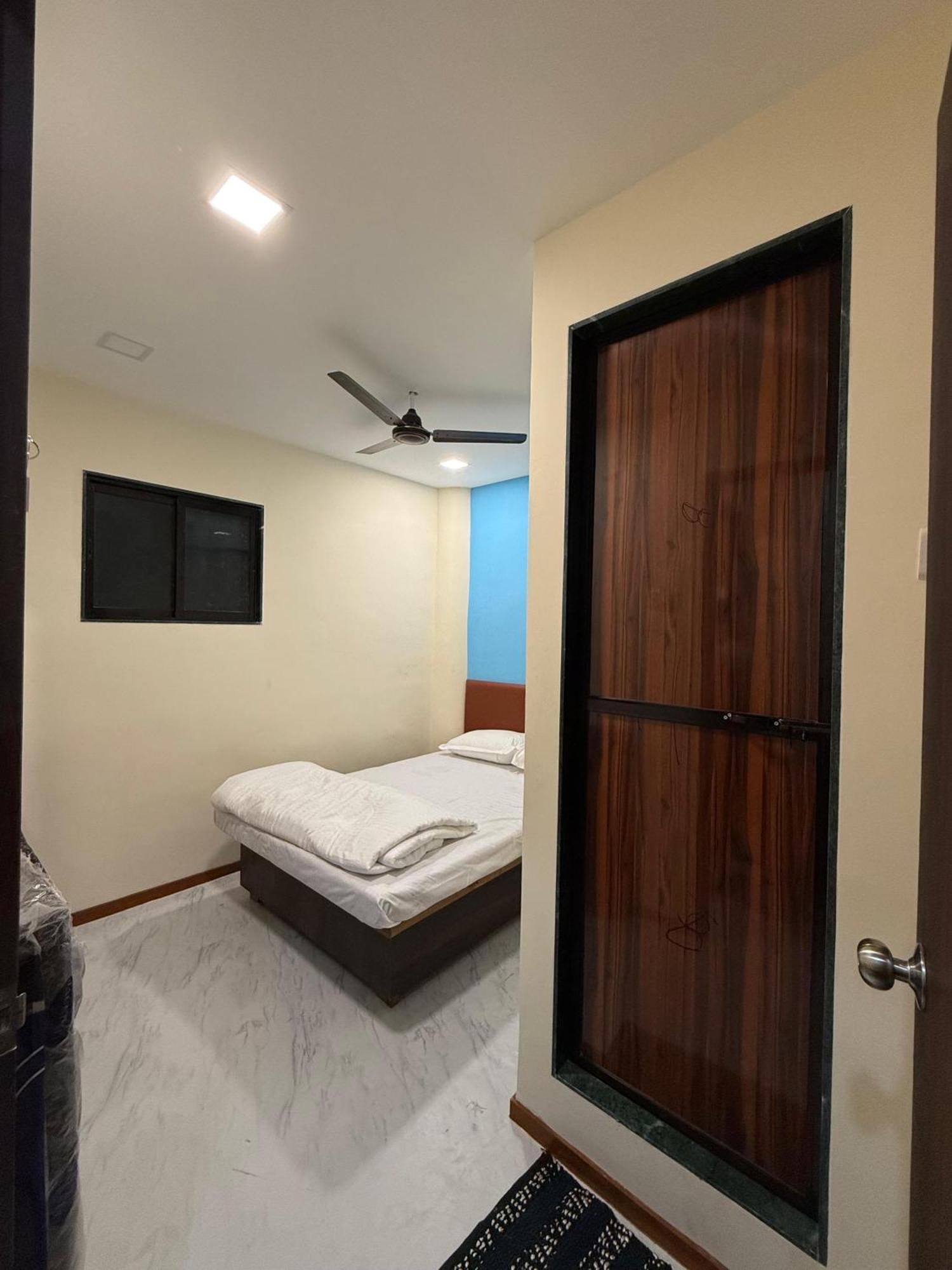 Hotel Marine Line Near Churchgate 2*