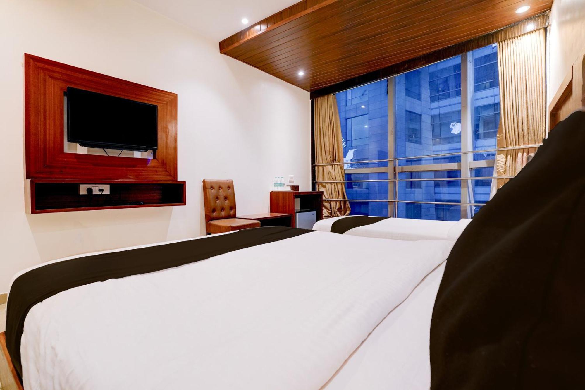 Hotel Super Townhouse Oak Times Square Le Western Mumbai