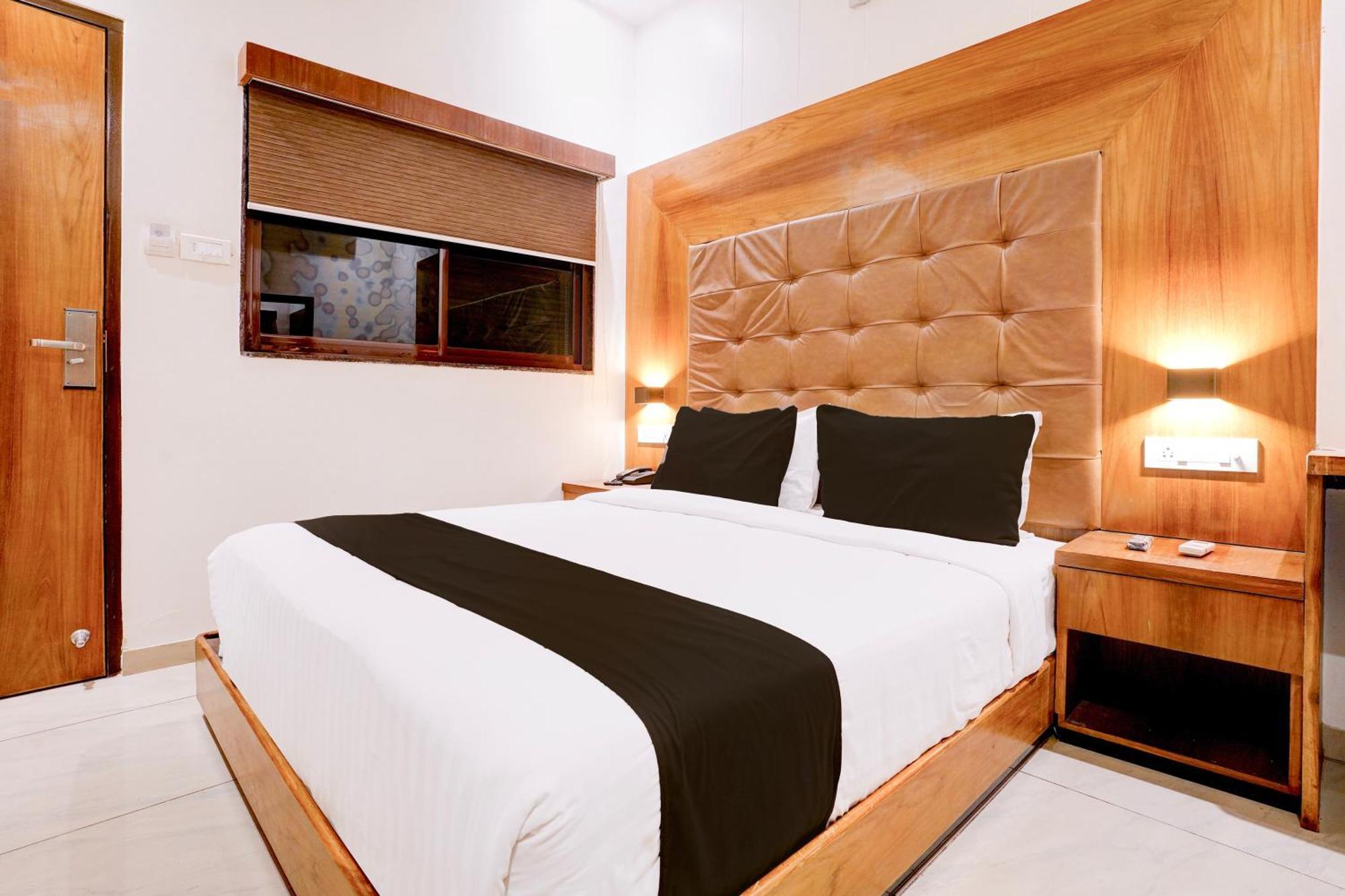 Super Townhouse Oak Times Square Le Western Hotel