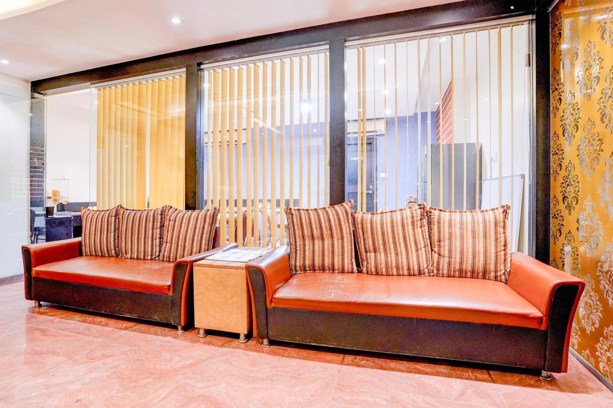Super Townhouse Oak Times Square Le Western Hotel Mumbai