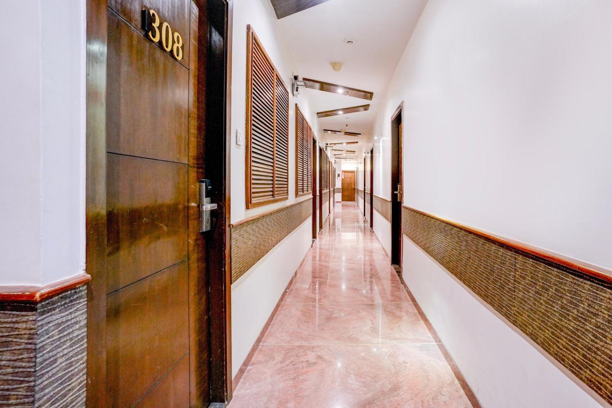 Super Townhouse Oak Times Square Le Western Hotel