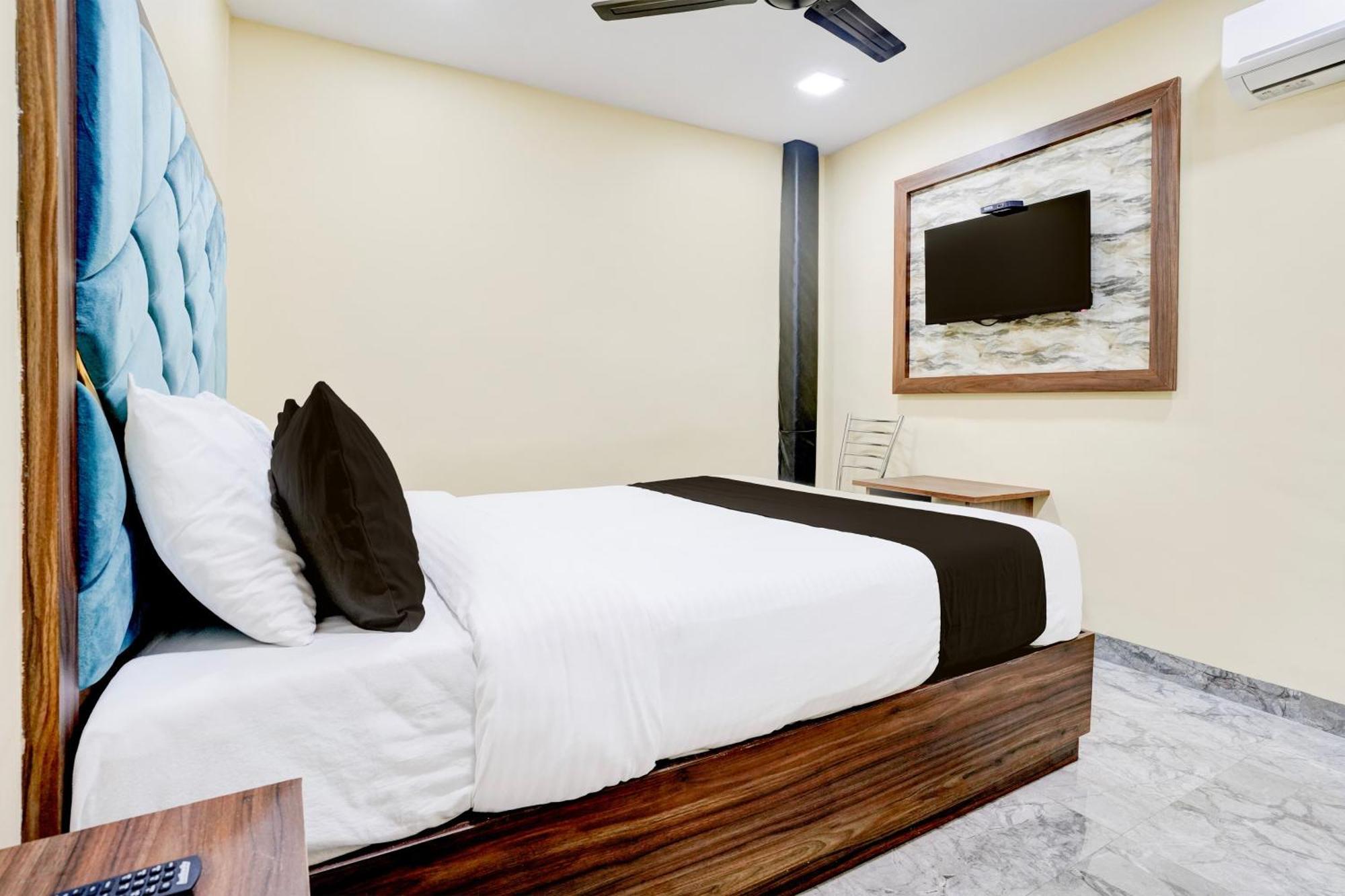 Hotel O Aai Om Residency
