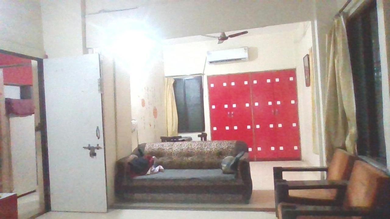 Cosy 2 Bhk In Heart Of Dadar W Shivaji Park Apartment