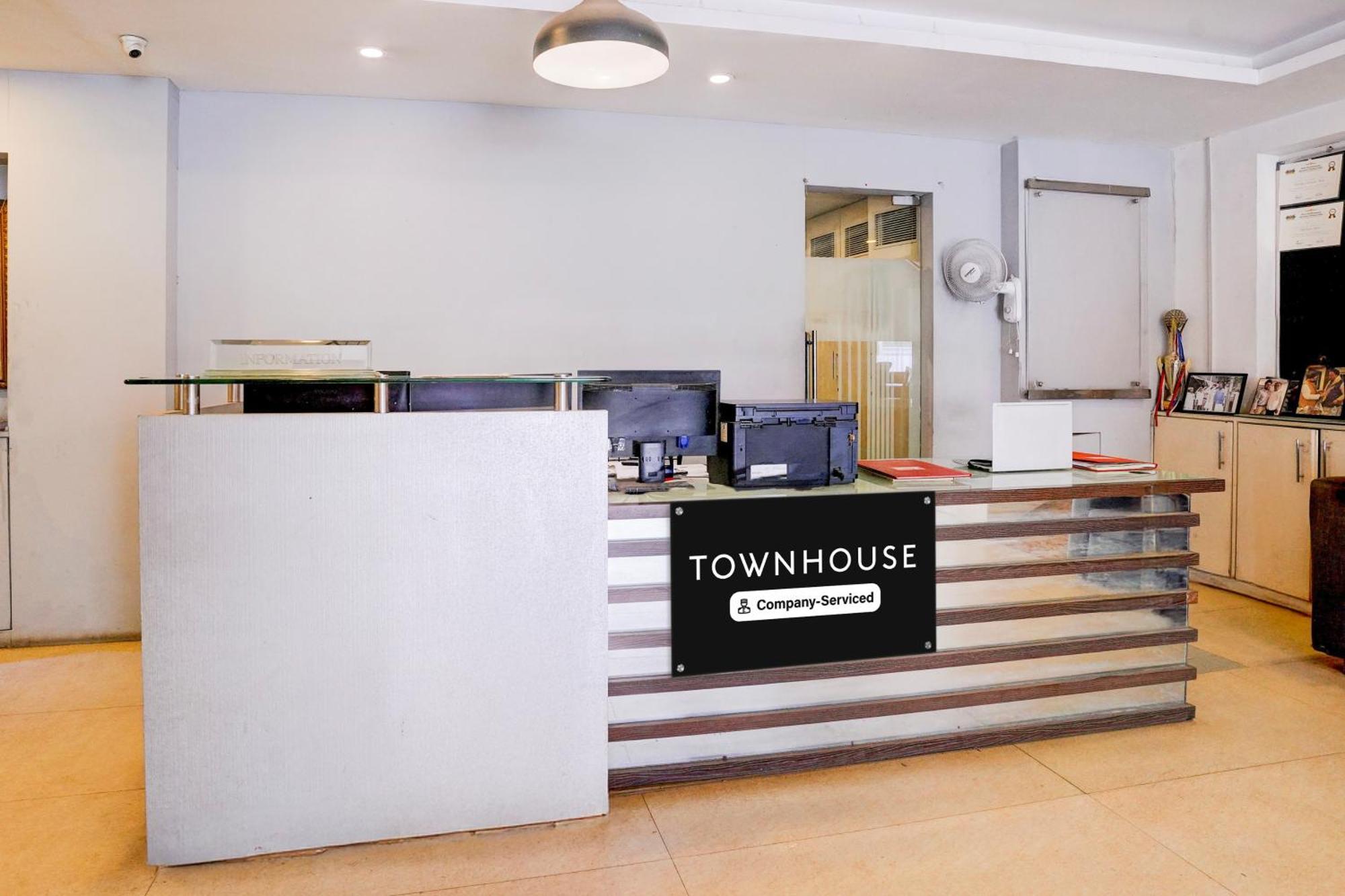Super Townhouse Khar The Habitat Hotel Bombaim