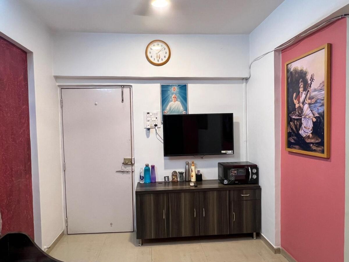Apartment 1bhk Entire Flat In Oshiwara *