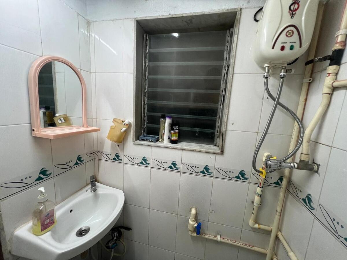 1bhk Entire Flat In Oshiwara *
