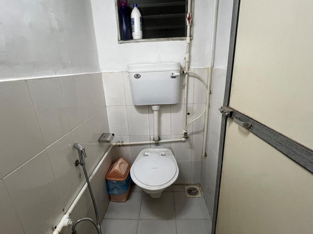 1bhk Entire Flat In Oshiwara *