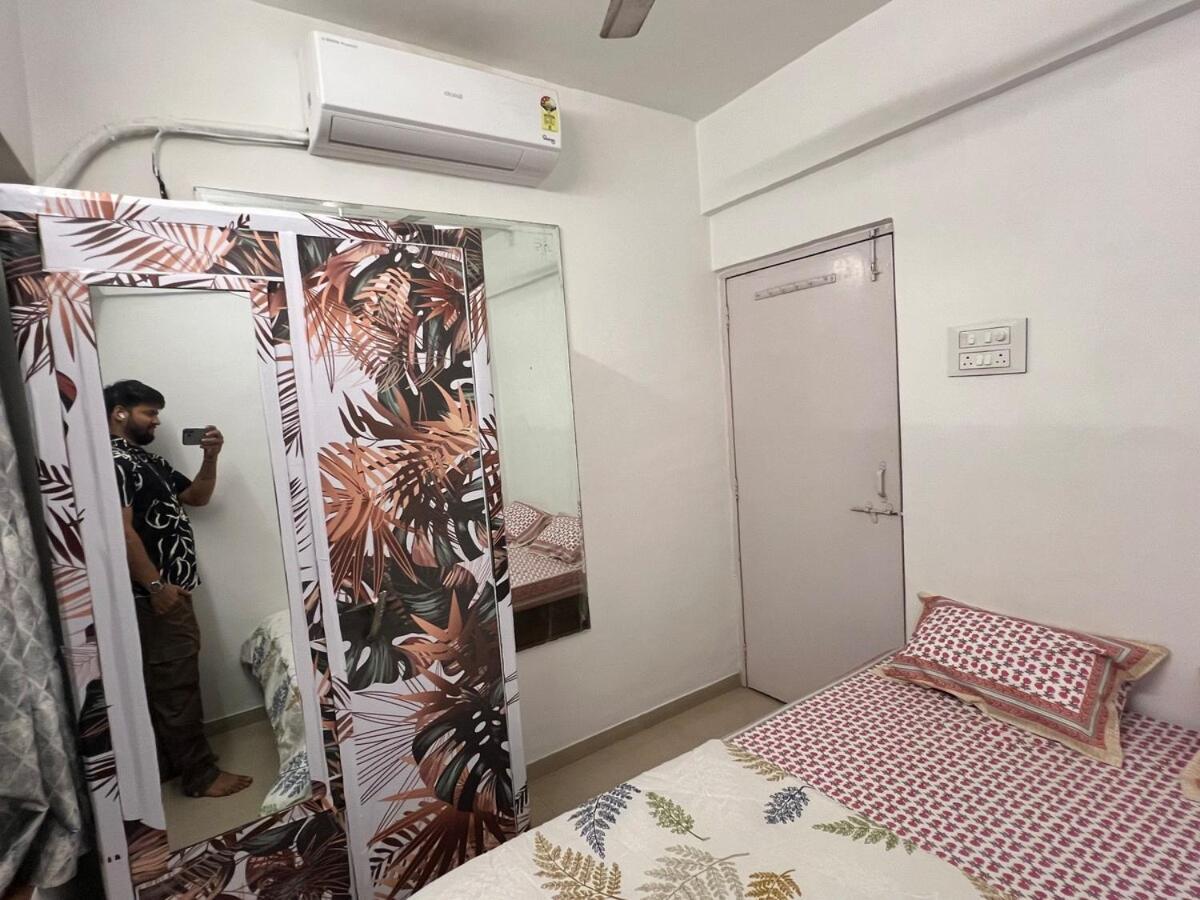 1bhk Entire Flat In Oshiwara Mumbai