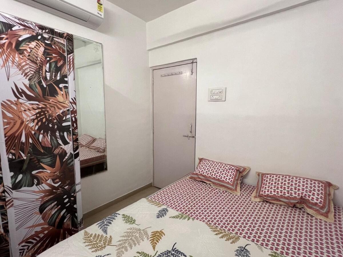 1bhk Entire Flat In Oshiwara Mumbai