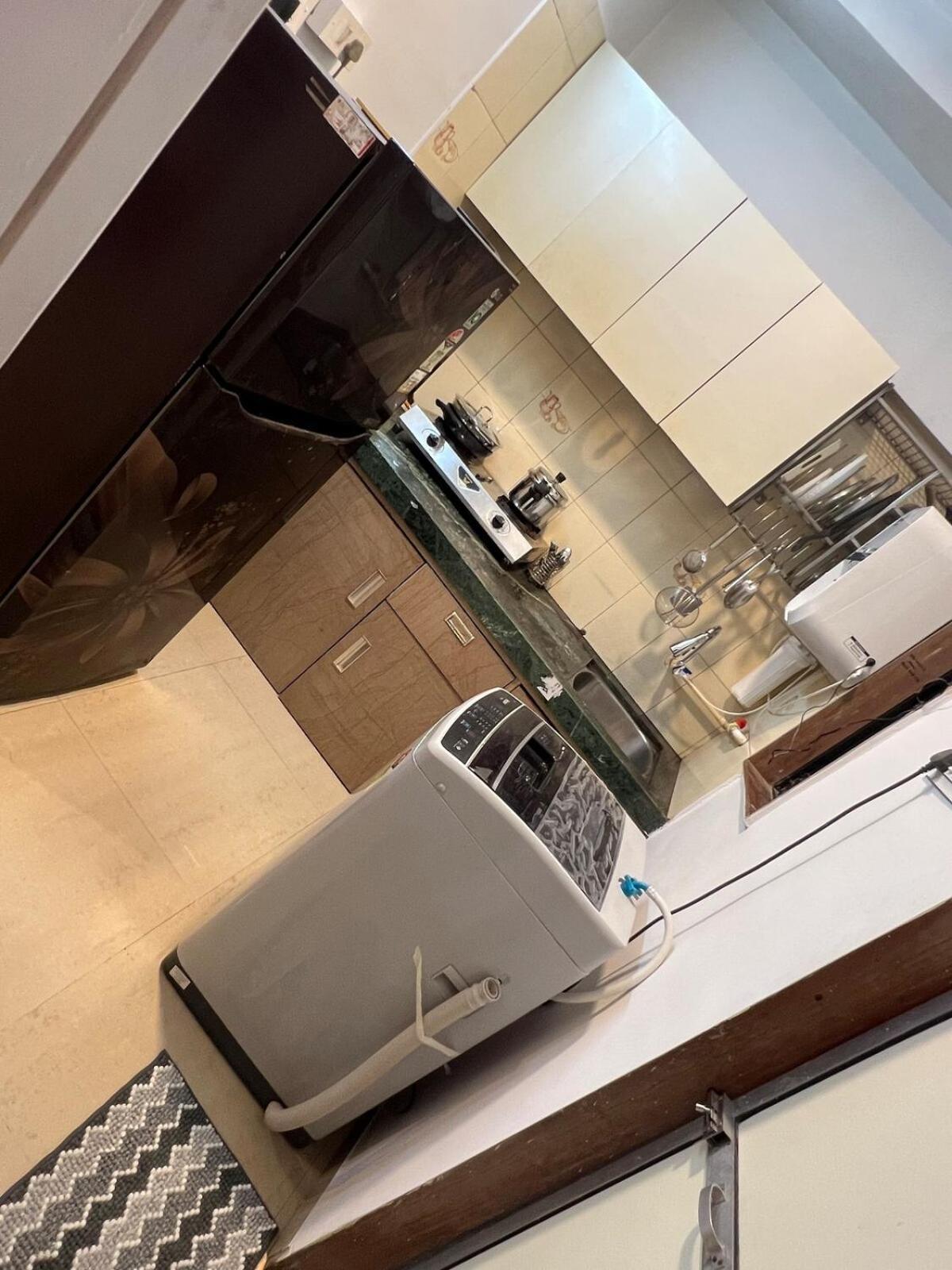 Apartment 1bhk Entire Flat In Oshiwara Mumbai