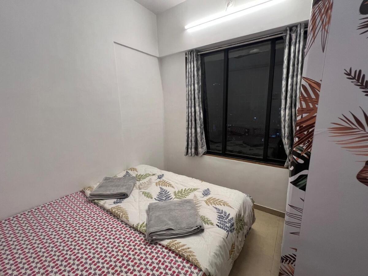 1bhk Entire Flat In Oshiwara * Mumbai