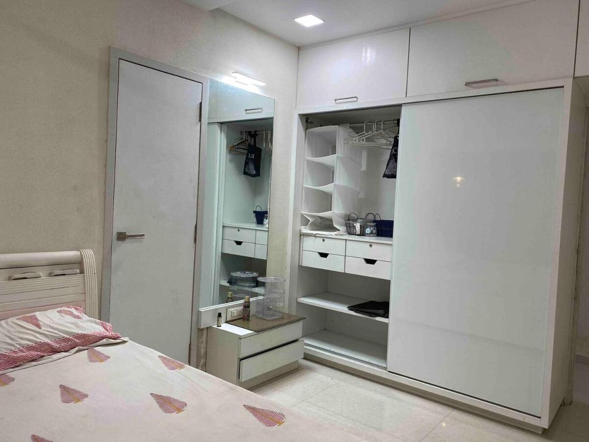 Lovely Two Bedrooms Huge In * Mumbai