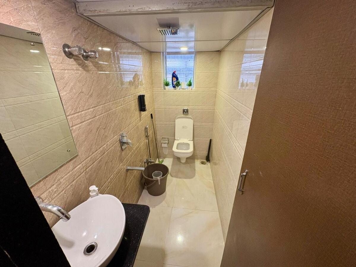 6th Floor 1bhk Close To Bkc Apartment