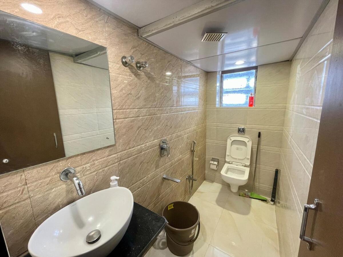 Apartment 6th Floor 1bhk Close To Bkc *
