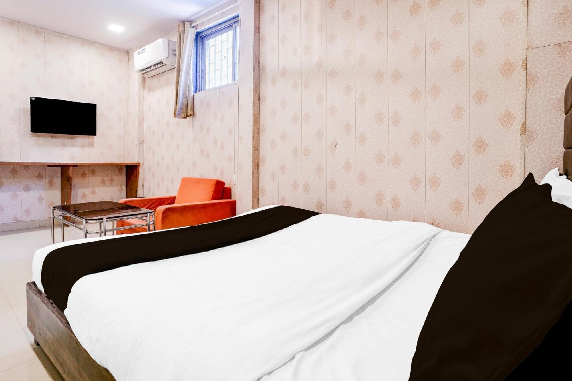 Hotel O Aksa Mumbai