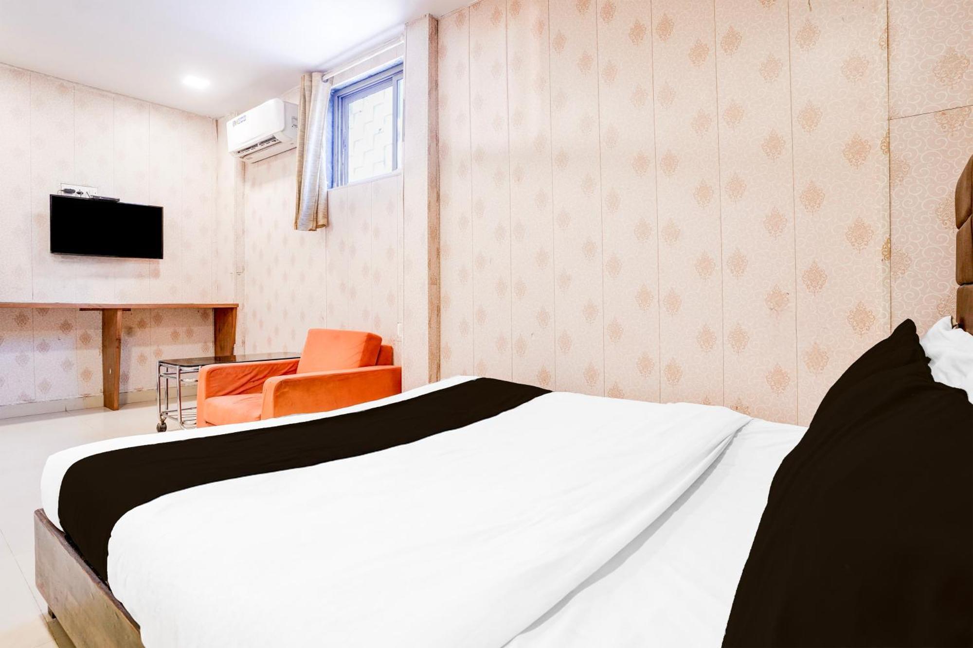 Hotel O Aksa Mumbai