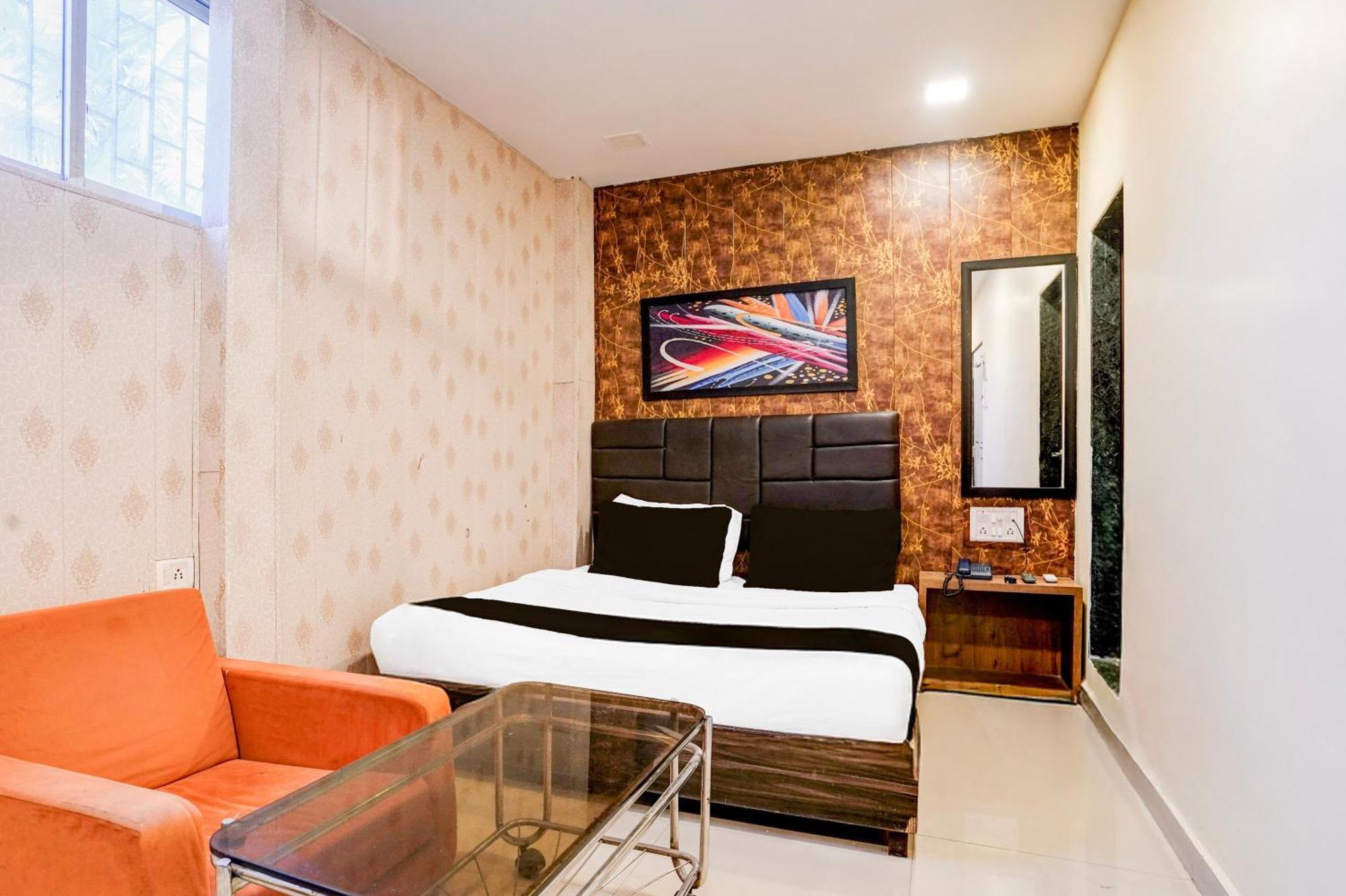 Hotel O Aksa Mumbai