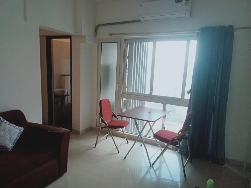 1bhk In The Sky -oberoi Mall -city Skyline View Apartment *