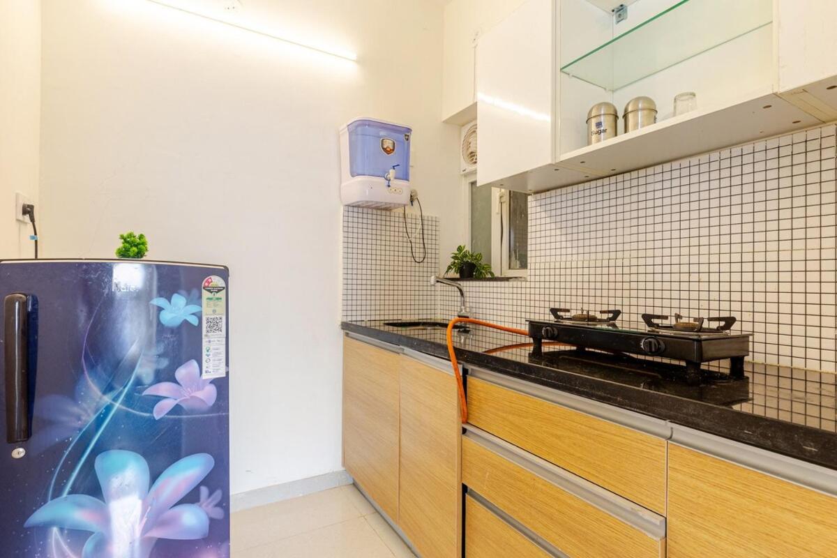 Apartment 1bhk In The Sky -oberoi Mall -city Skyline View
