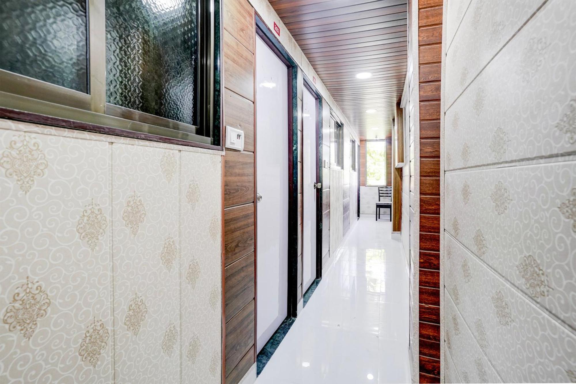 Amma Bhau Residency Lokhandwala Complex Andheri West 4*