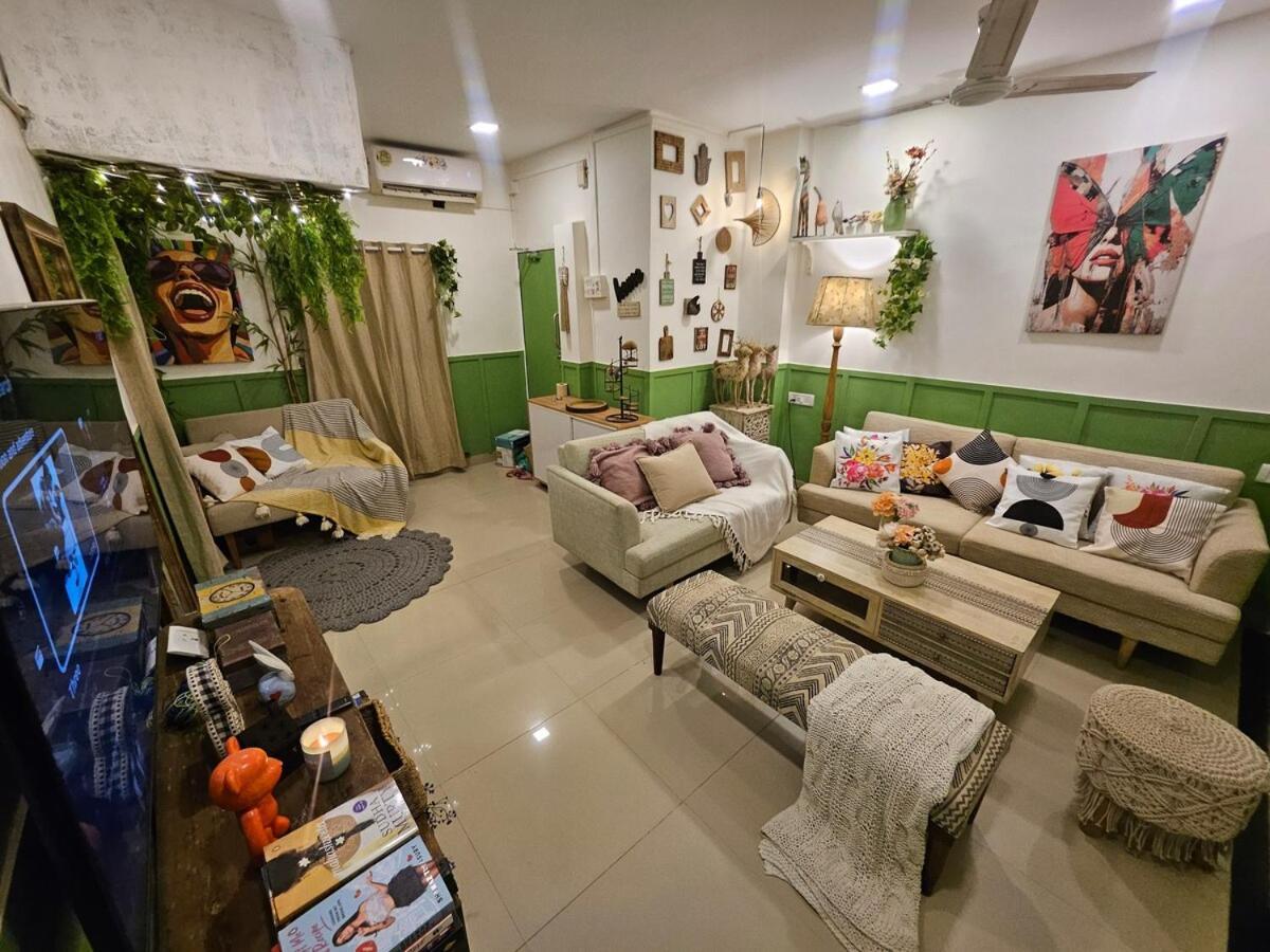 Style 2bhk Raja House, Bandra Apartment *