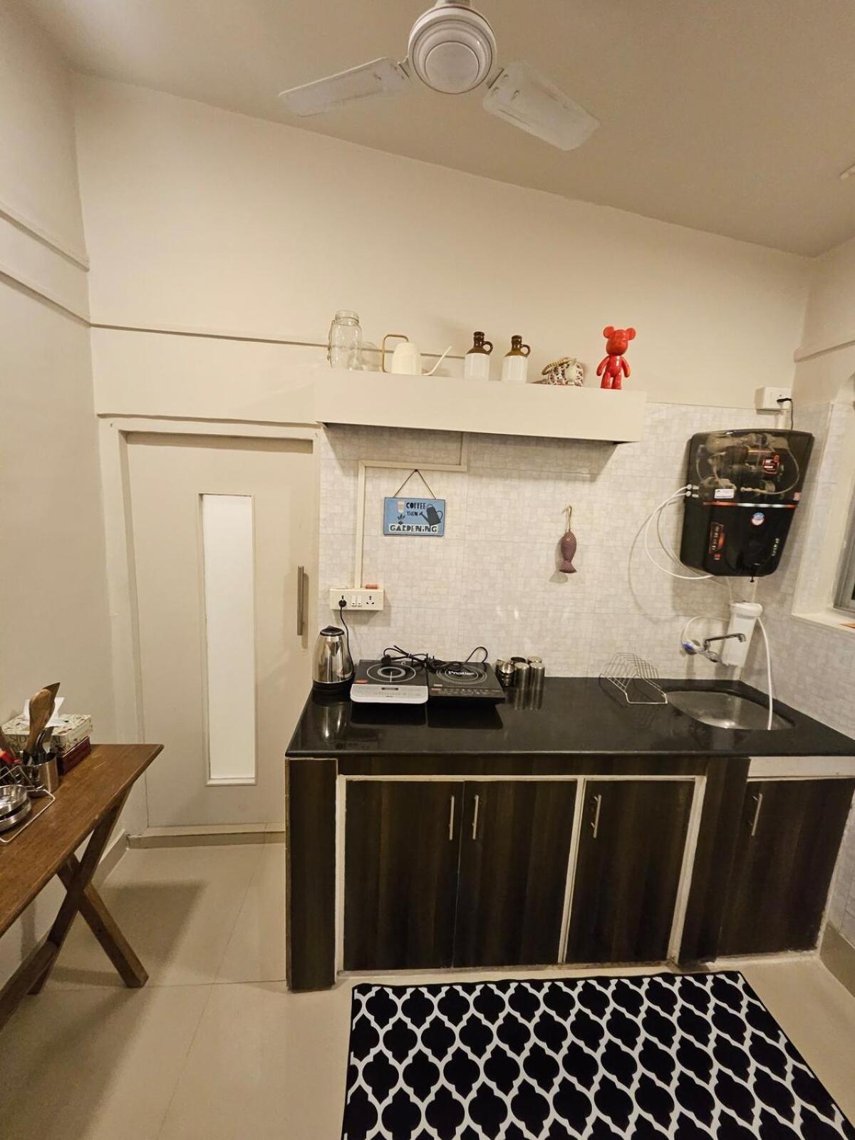 Apartment Style 2bhk Raja House, Bandra *