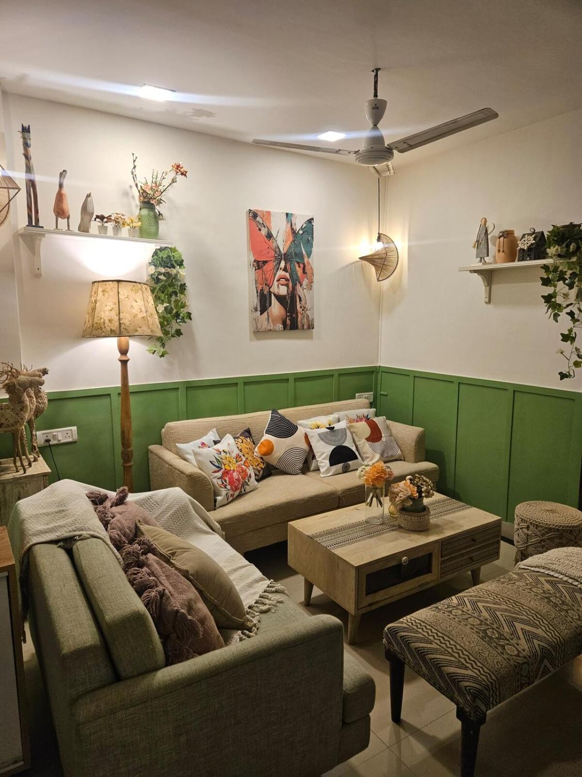 Style 2bhk Raja House, Bandra Apartment