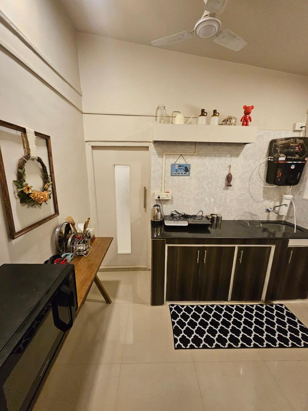 Style 2bhk Raja House, Bandra Apartment *