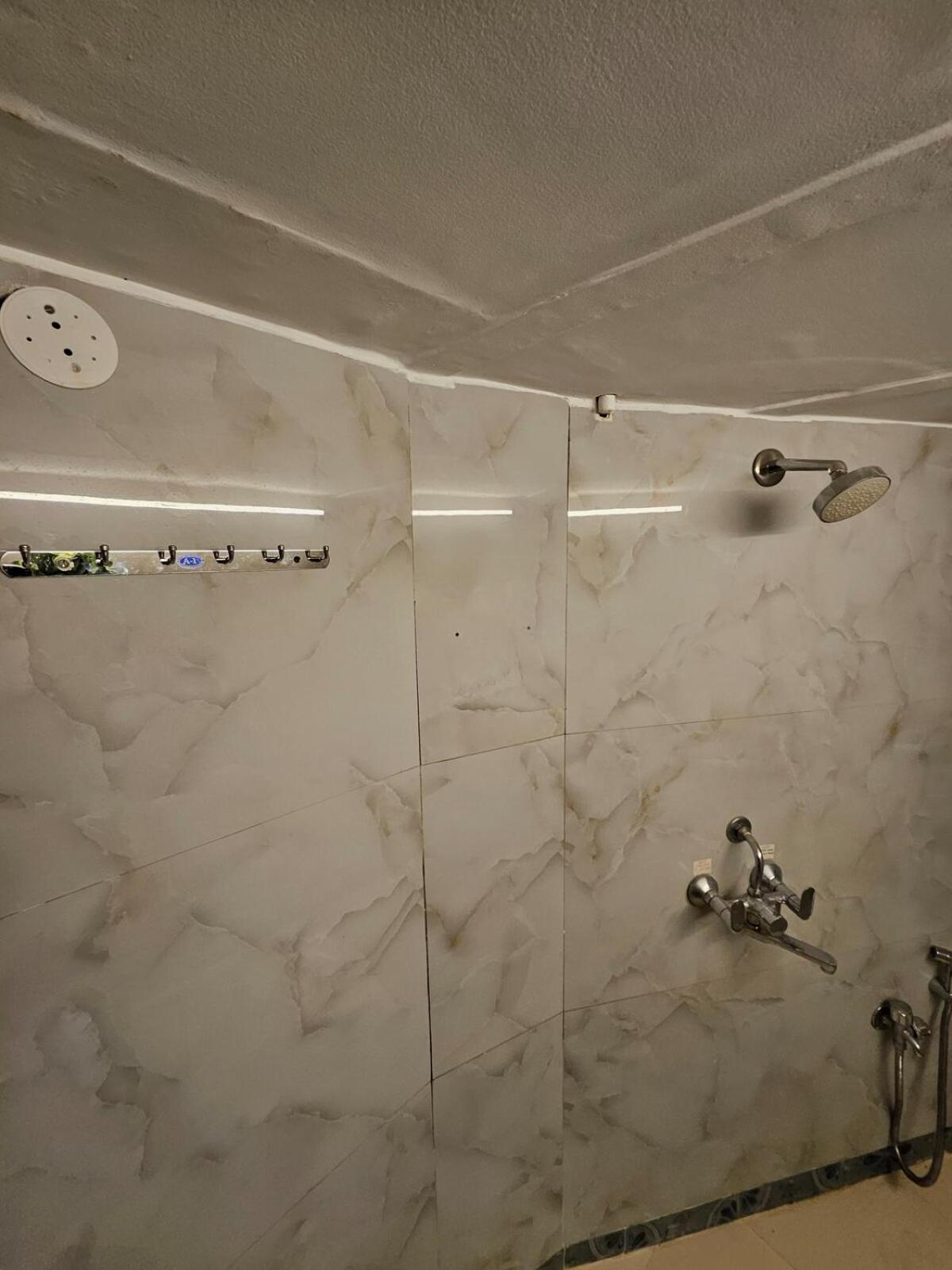 Style 2bhk Raja House, Bandra Apartment *