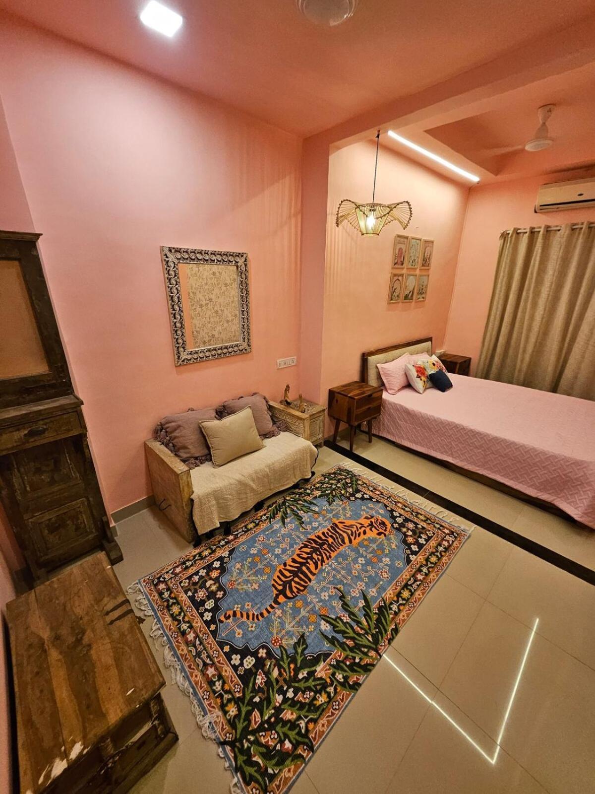 Style 2bhk Raja House, Bandra Apartment *