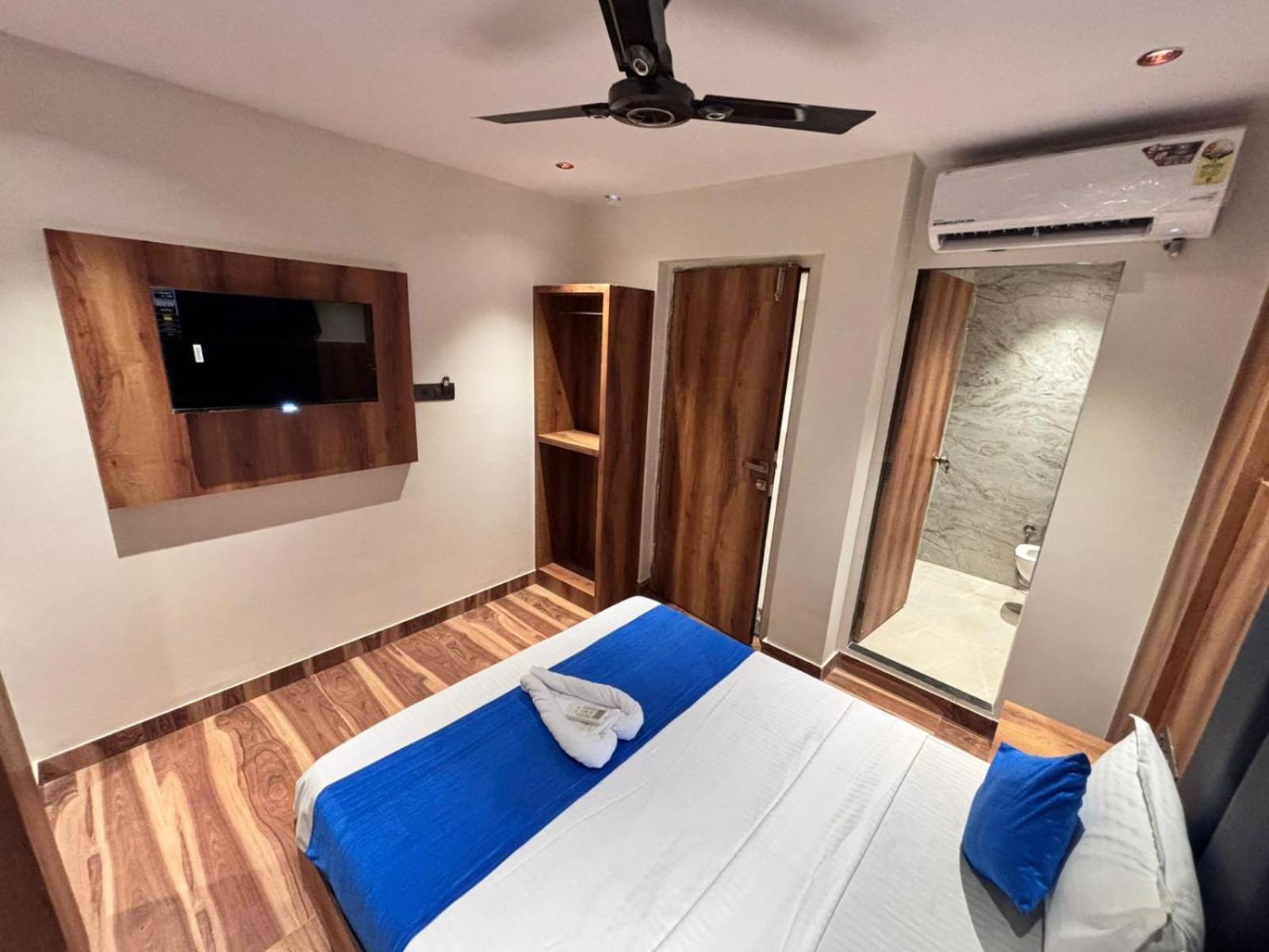 Hotel Lavish Park 2*