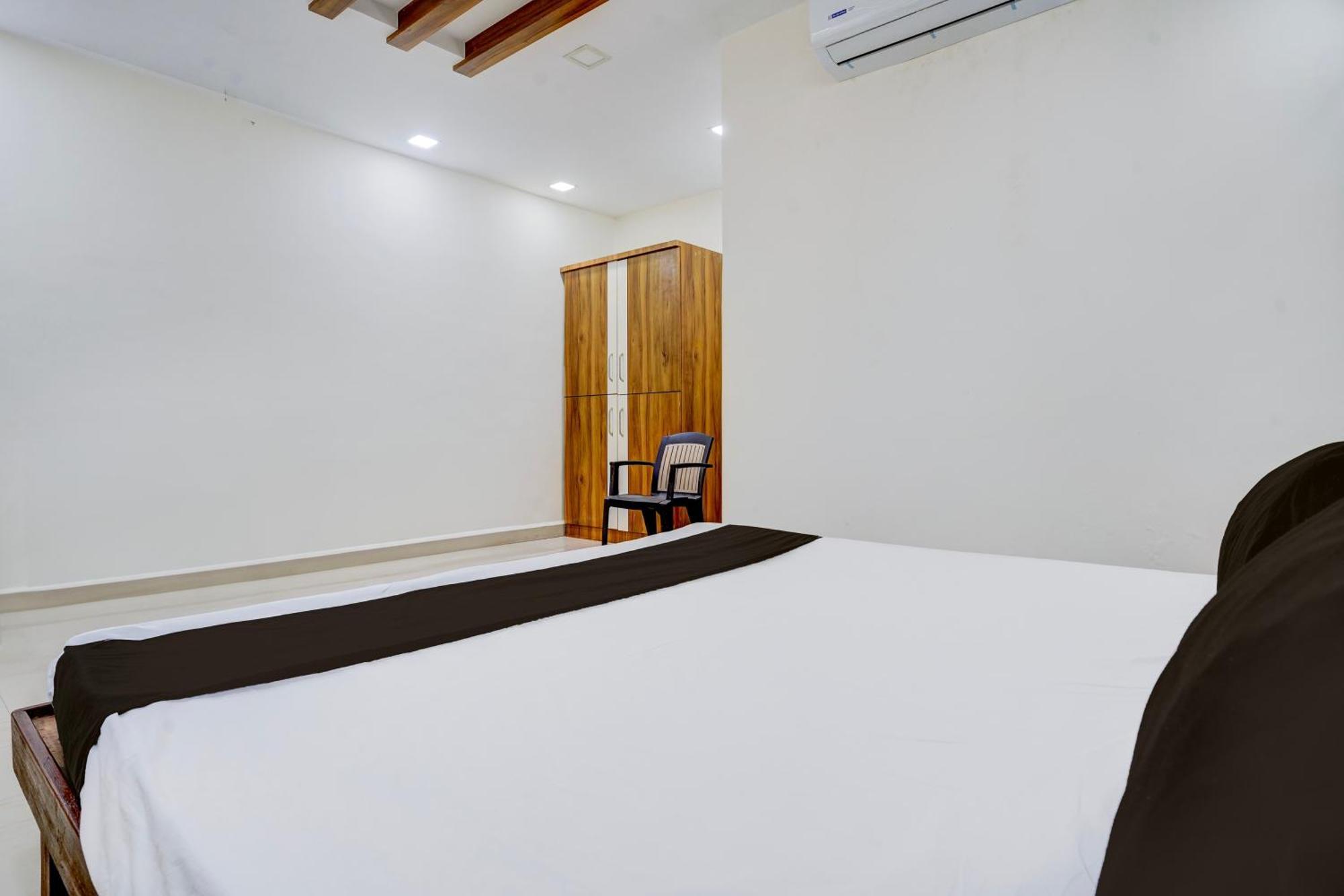 Hotel O Shree Prabhat 3*