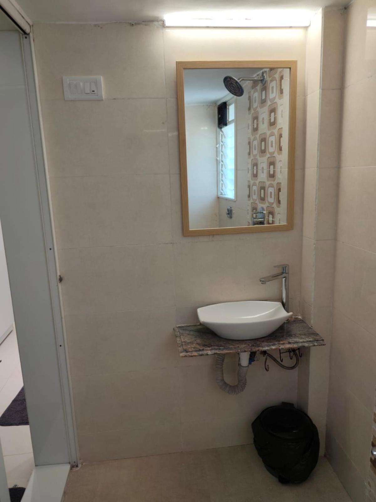Lyon Cozy 1 Bhk With Secure Cctv Access