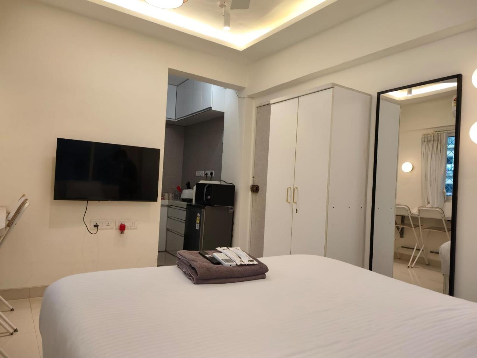 Lyon Cozy 1 Bhk With Secure Cctv Access