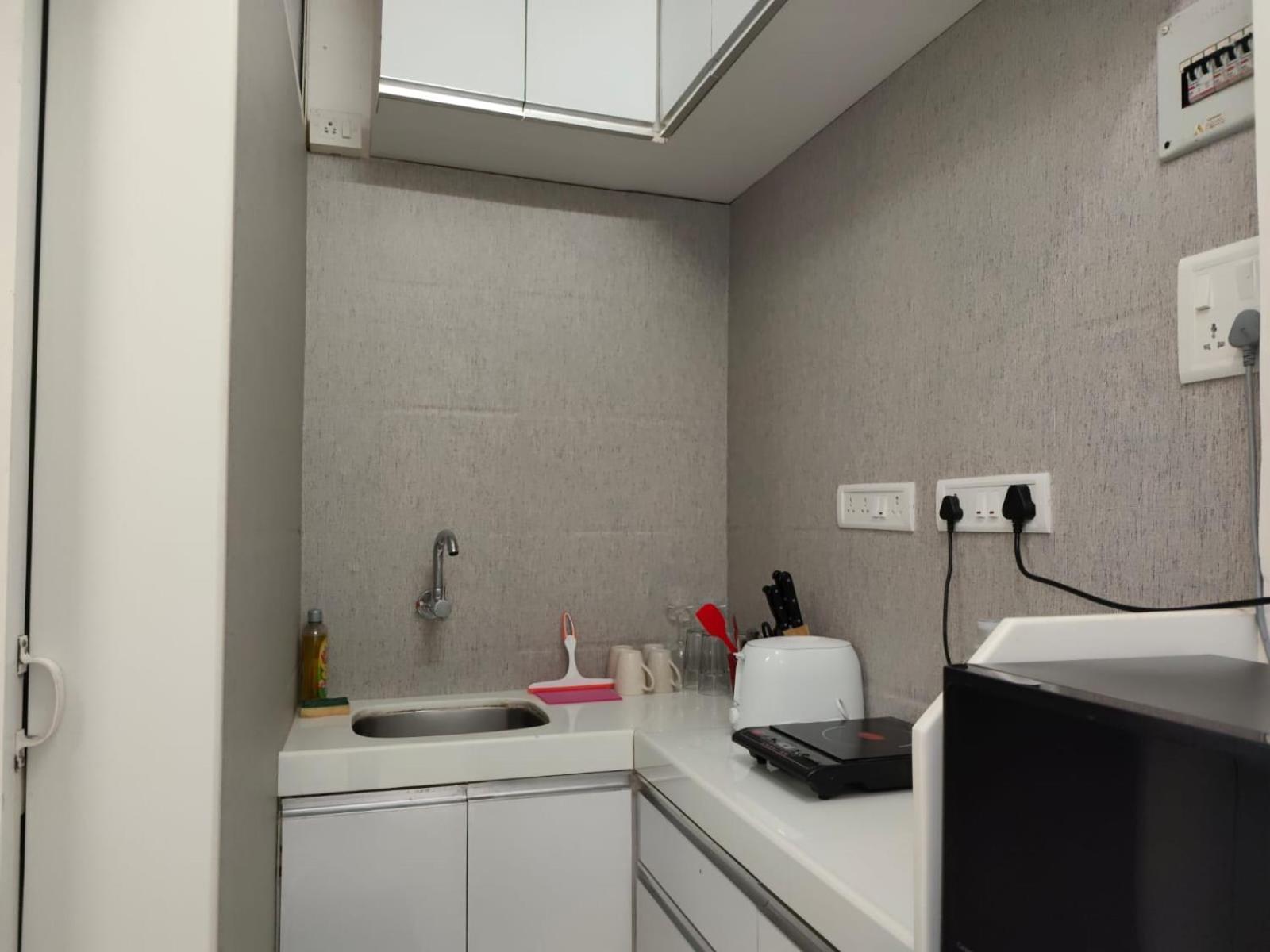 Lyon Cozy 1 Bhk With Secure Cctv Access * Mumbai